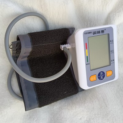厂家批发上臂式电子血压计 智能语音播报医用家用老人血压检测仪